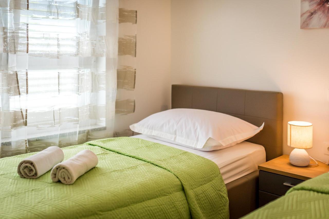 Apartmani Vesna Grebastica Bagian luar foto