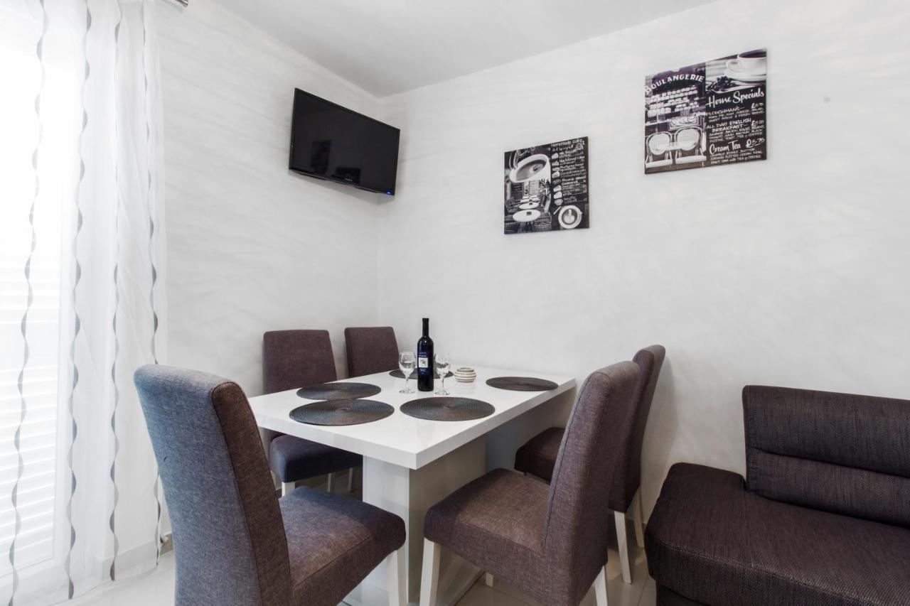Apartmani Vesna Grebastica Bagian luar foto