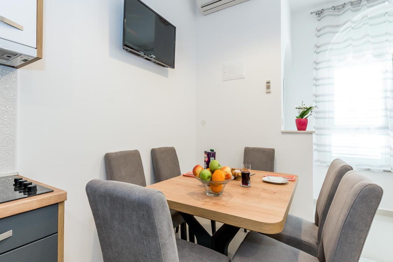 Apartmani Vesna Grebastica Bagian luar foto