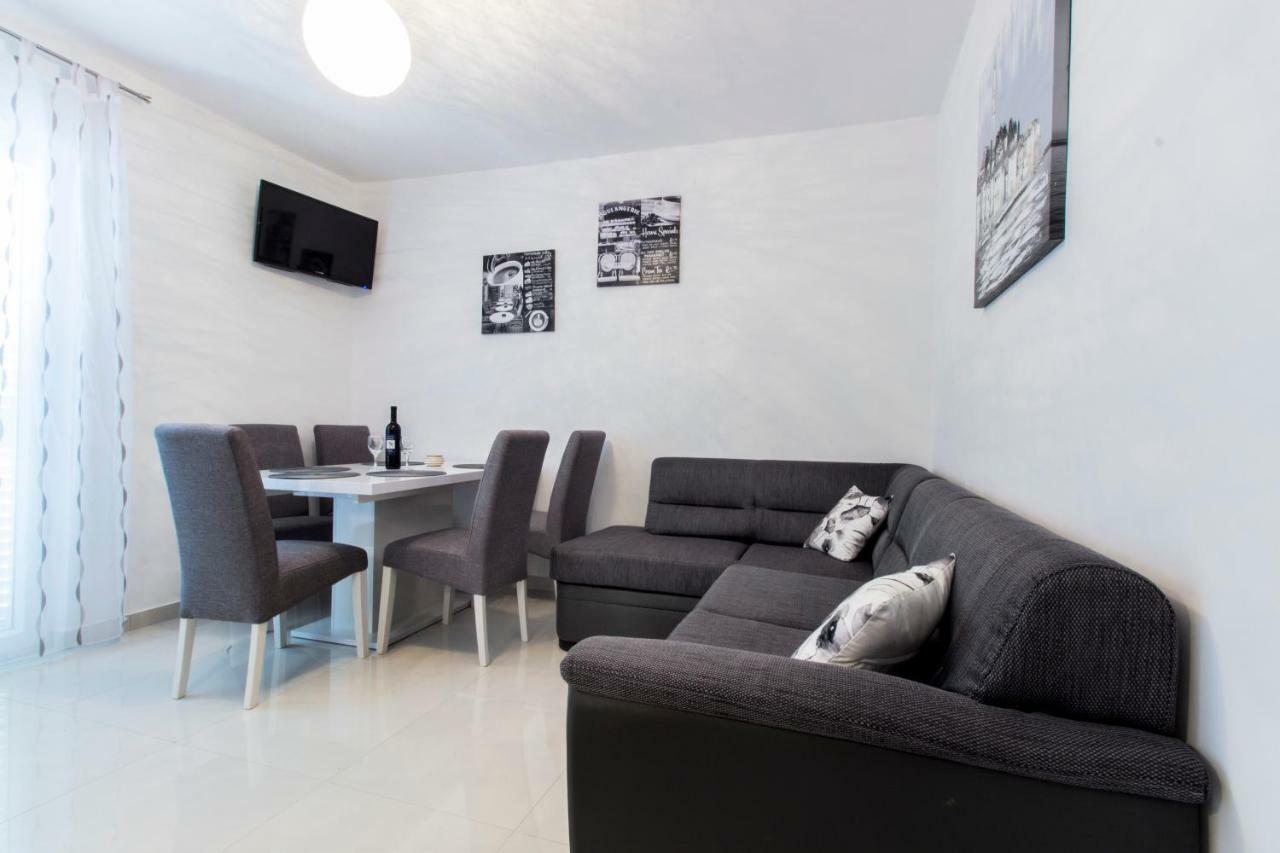 Apartmani Vesna Grebastica Bagian luar foto