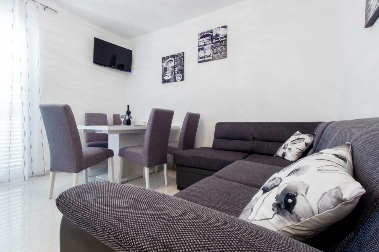 Apartmani Vesna Grebastica Bagian luar foto