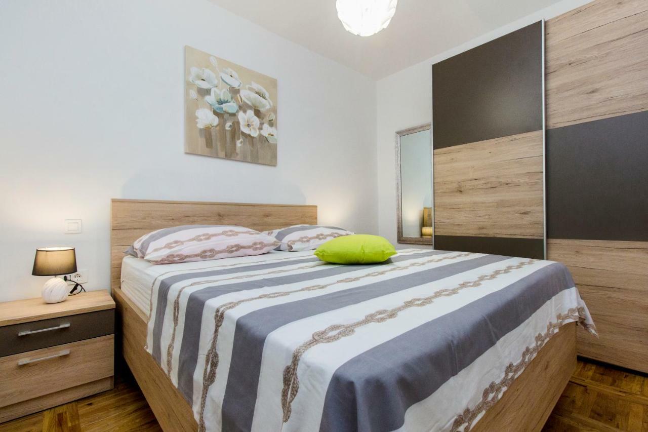 Apartmani Vesna Grebastica Bagian luar foto