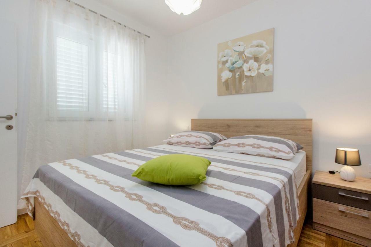 Apartmani Vesna Grebastica Bagian luar foto