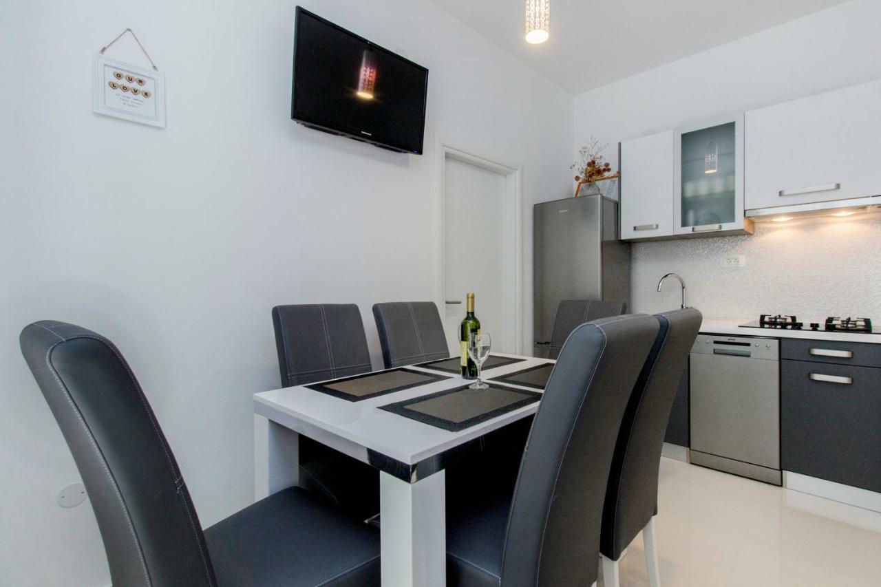 Apartmani Vesna Grebastica Bagian luar foto