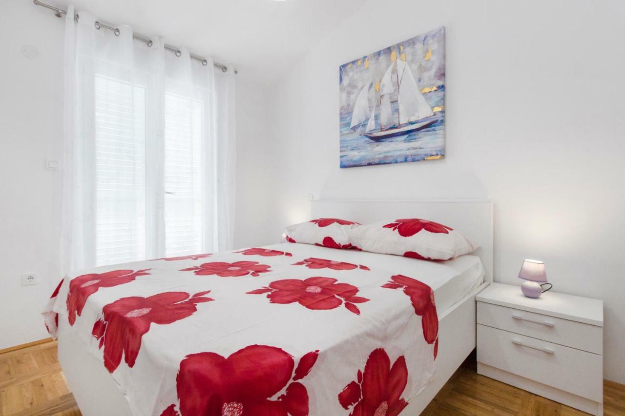 Apartmani Vesna Grebastica Bagian luar foto