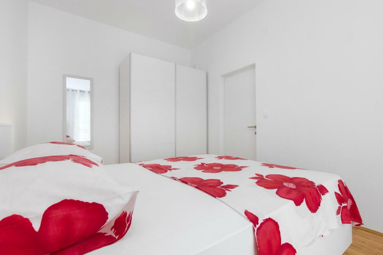 Apartmani Vesna Grebastica Bagian luar foto